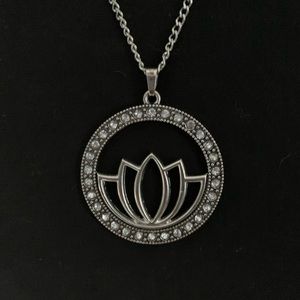 💀 Lotus Flower Necklace